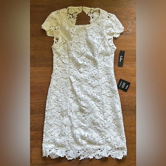 New Romance Language White Backless Lace Dress
Lulus size large new with tags - Picture 9 of 10